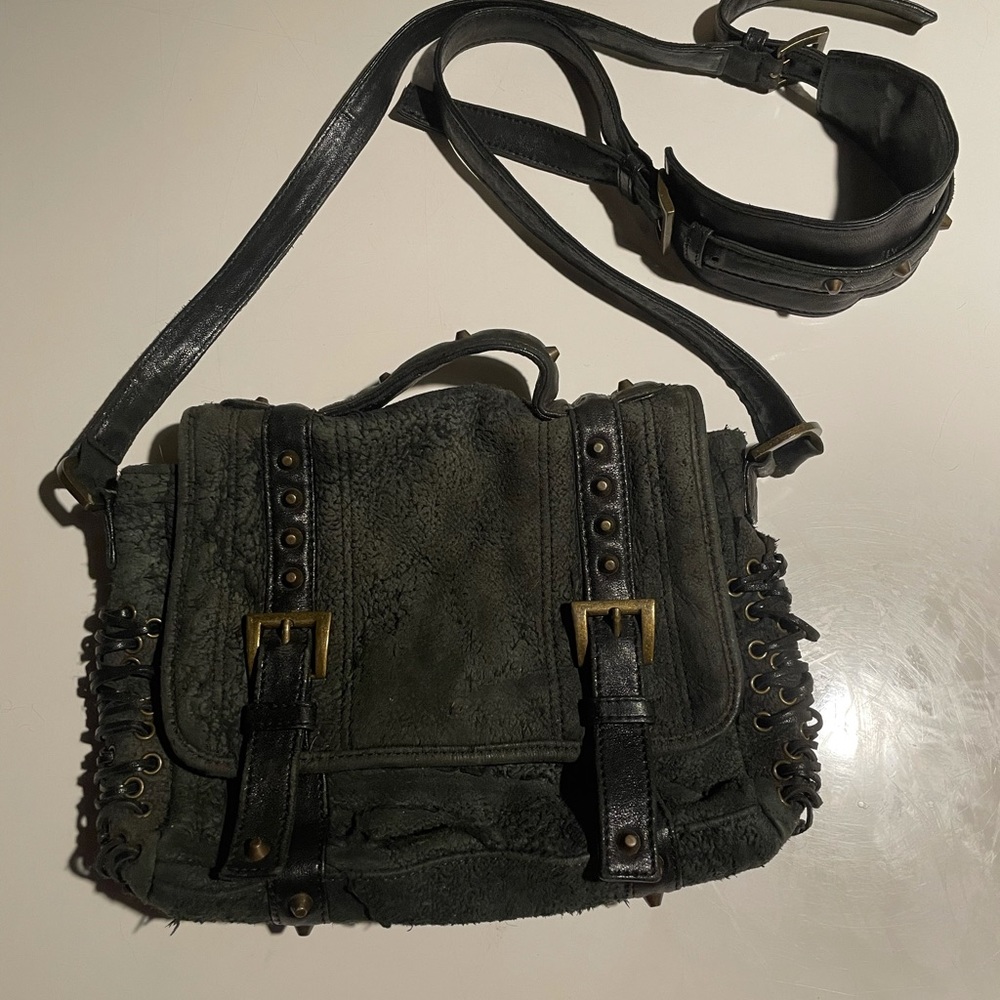 DISTRESSED LEATHER | POUR LA VICTOIRE PURSE